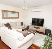 Roselawn Entertainer Large  Luxurious Sleeps 12 - New Castle Holiday