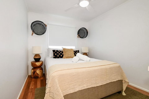 ROSIES BACH - New Castle Holiday 1