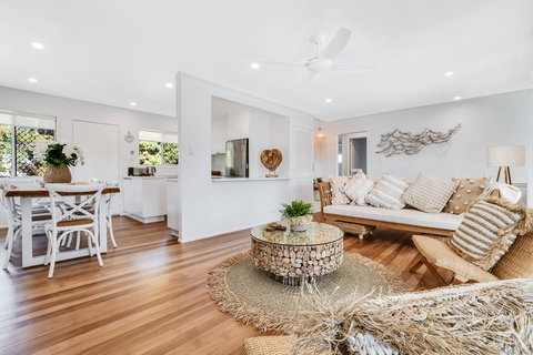 ROSIES BACH - New Castle Holiday 0