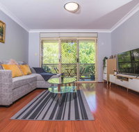 Rustic Hardwood 2 Bedroom Apartment in Randwick - New Castle Holiday