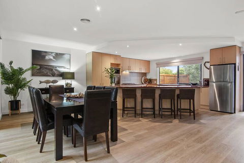 Rye-gowrie Front Beach House - New Castle Holiday 1