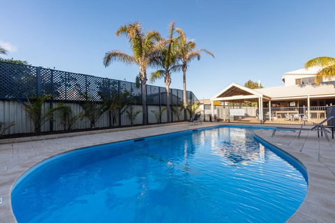 Sails Geraldton Accommodation - New Castle Holiday 0