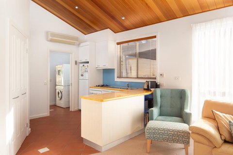 SAILS TWO - INVERLOCH - New Castle Holiday 3