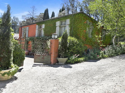 Saint Eloi - La Maison - New Castle Holiday 2