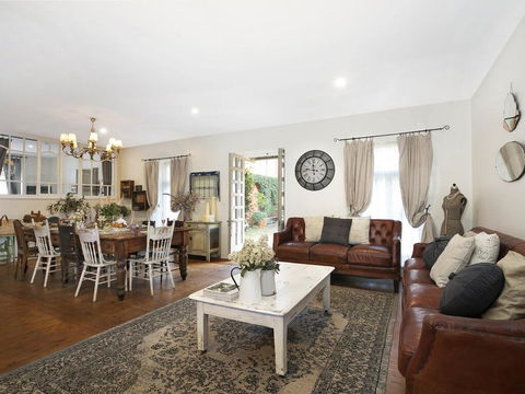 Saint Eloi - La Maison - New Castle Holiday 1