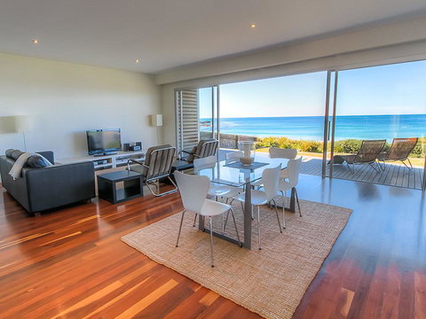 SALT - New Castle Holiday 0