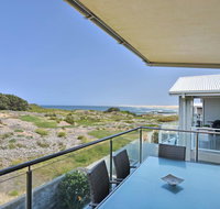 Saltwater Curls Anna Bay Coastal Retreat with Views - New Castle Holiday