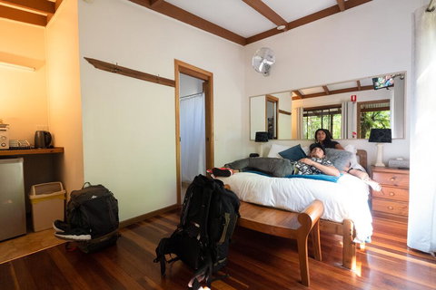 Samurai Beach Bungalows - Port Stephens YHA - New Castle Holiday 1