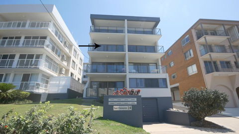 San Clemente Unit 4/24 Orvieto Terrace - New Castle Holiday 0