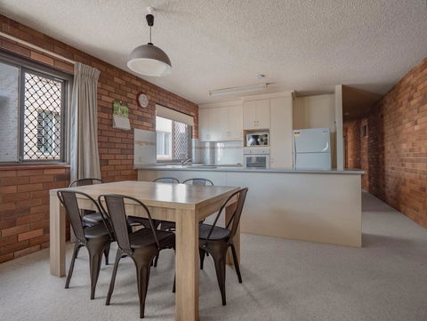 San Clemente Unit 4/24 Orvieto Terrace - New Castle Holiday 3