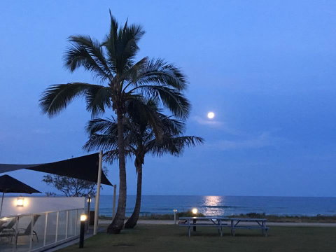 San Simeon Beachfront Apartments Tugun - New Castle Holiday 1