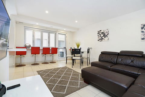 Sandhurst, Unit 2 - New Castle Holiday 1