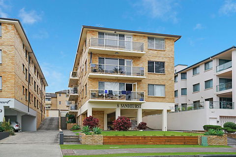 Sandhurst, Unit 2 - New Castle Holiday 0