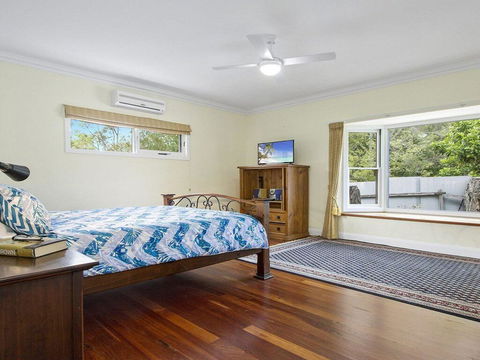 Sandy Shores - Character, Charm, Outdoor Spa - New Castle Holiday 3