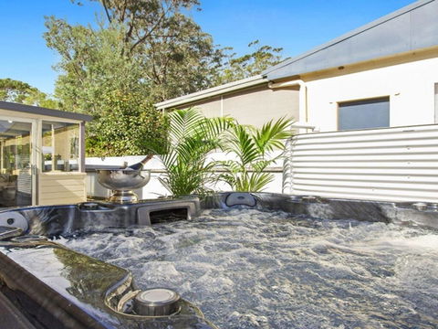Sandy Shores - Character, Charm, Outdoor Spa - New Castle Holiday 2