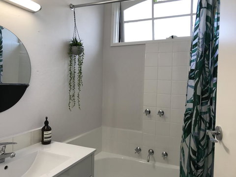 Santa Monica Apartment - New Castle Holiday 1