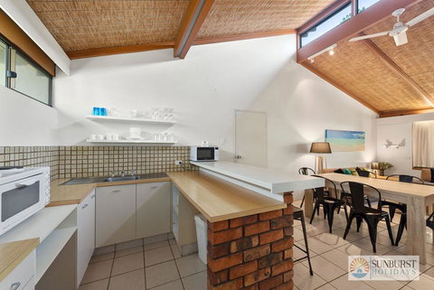 Sapphire Owl - New Castle Holiday 1