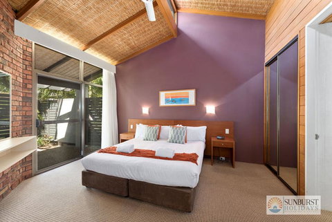 Sapphire Owl - New Castle Holiday 3