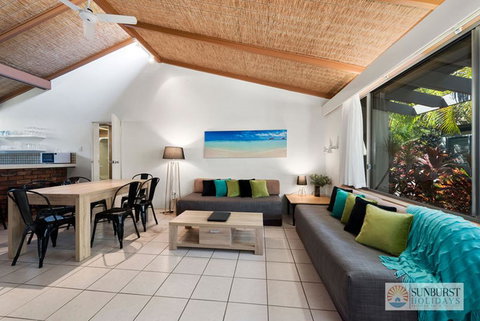 Sapphire Owl - New Castle Holiday 0