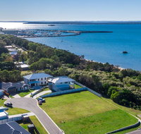 Sea breeze Esplanade Beachfront Close Marina Hervey Bay - New Castle Holiday