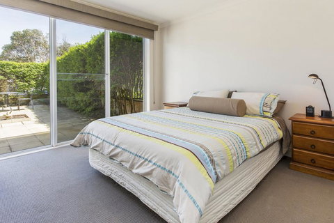SEA GRANGE - MORNINGTON - New Castle Holiday 1