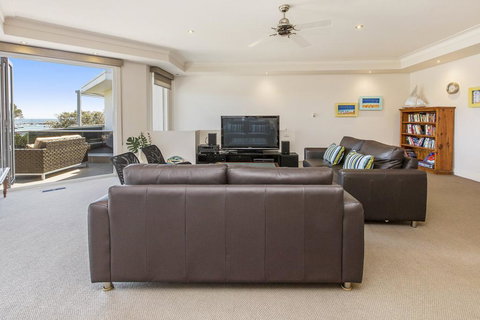 SEA GRANGE - MORNINGTON - New Castle Holiday 2