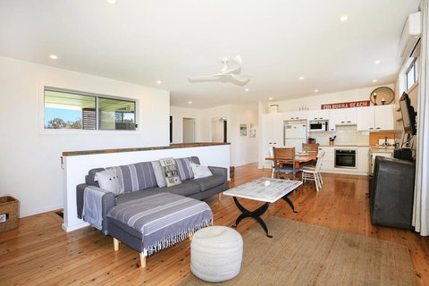 Sea Mist - Pet Friendly - Direct Access To Beach - New Castle Holiday 1