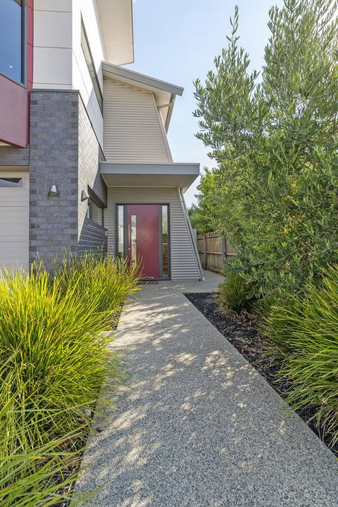 Sea View: Luxury Beachfront - New Castle Holiday 3