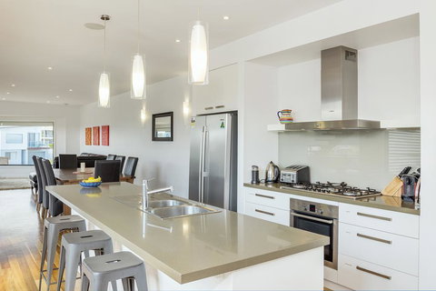 Sea View: Luxury Beachfront - New Castle Holiday 2