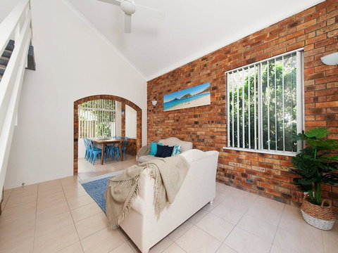 Seashells On The Bay - New Castle Holiday 1