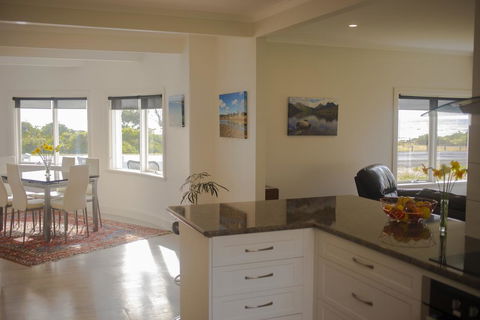 Seaside Retreat - New Castle Holiday 2