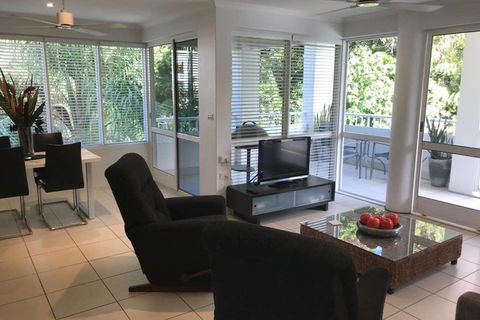 Secluded Tropical Apartment - New Castle Holiday 0