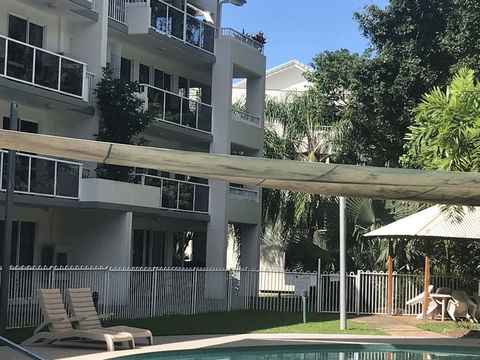 Secluded Tropical Apartment - New Castle Holiday 1
