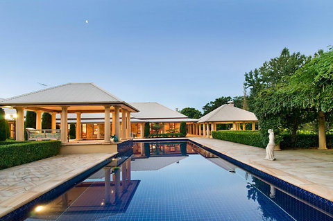 Secret Garden - New Castle Holiday 1