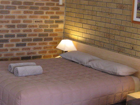 Settlers Motor Inn - New Castle Holiday 2