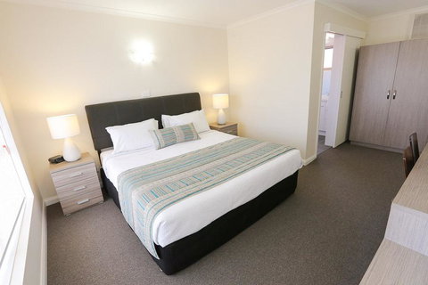 Seven Pines Motor Inn - New Castle Holiday 2