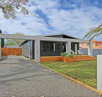 Shady Palms - modern beach house with studio - New Castle Holiday