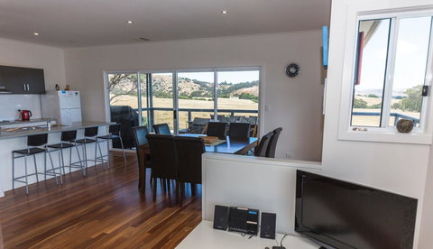 Shearers Rest - 5 Davey Road - New Castle Holiday 3