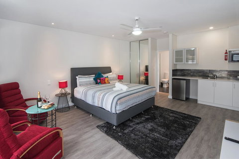 Shiraz Studio - New Castle Holiday 0