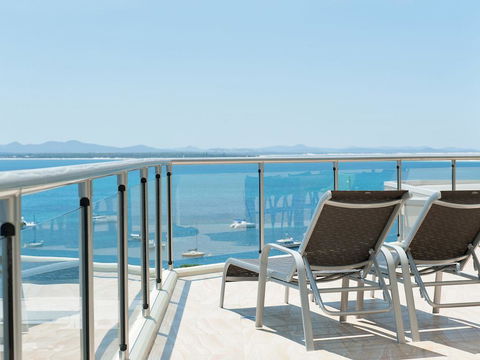 Shoal Bay Penthouse With Views And Resort Facilities - New Castle Holiday 0