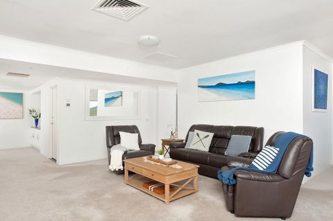 Shoal Bay Penthouse With Views And Resort Facilities - New Castle Holiday 1