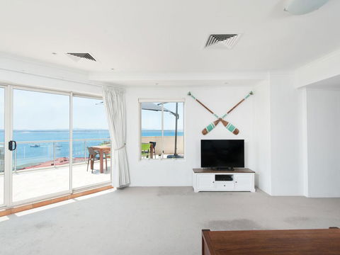 Shoal Bay Penthouse With Views And Resort Facilities - New Castle Holiday 2