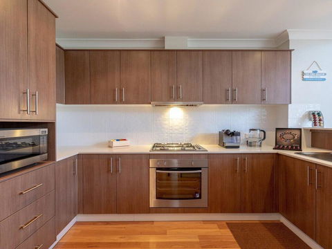 Shore To Please - Comfort, Cafes And Beaches - New Castle Holiday 3