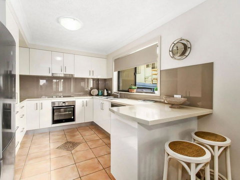 SHORELINE 3 - New Castle Holiday 0