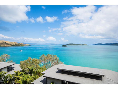 Shorelines 31 - Hamilton Island - New Castle Holiday 1