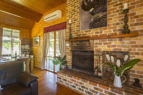 Silky Oak Cottage - New Castle Holiday 3