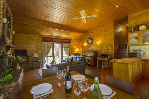 Silky Oak Cottage - New Castle Holiday 2