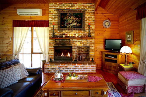 Silky Oak Cottage - New Castle Holiday 1