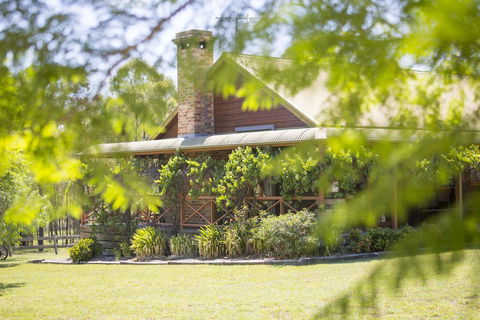 Silky Oak Cottage - New Castle Holiday 0