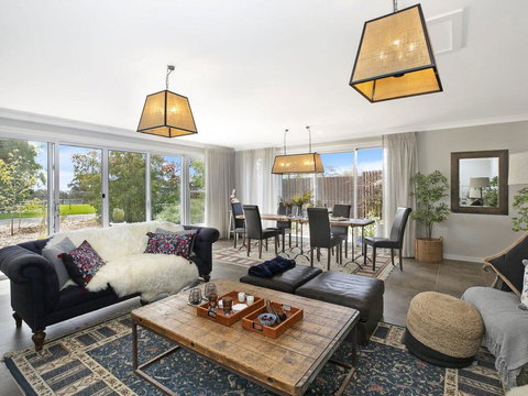 Silky Oak Villa - Spacious & Beautifully Decorated - New Castle Holiday 1